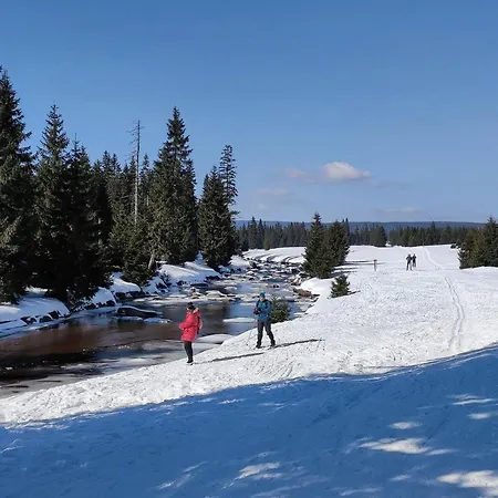 Enjoyharrachov - Atraktivni Slunne Certovka V Centru S Balkonem, Garazovym Parkovanim, Wifi-wlan, Ipad, Sat, Herni Konzoli, Netflix Zdarma A Nejkrasnejsim Vyhledem Na Certovu Horu S Arealem Skokanskych Mustku A Sjezdovku Jen 150m Od Lanovky Daire Harrachov