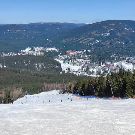 Enjoyharrachov - Atraktivni Slunne Certovka V Centru S Balkonem, Garazovym Parkovanim, Wifi-wlan, Ipad, Sat, Herni Konzoli, Netflix Zdarma A Nejkrasnejsim Vyhledem Na Certovu Horu S Arealem Skokanskych Mustku A Sjezdovku Jen 150m Od Lanovky * Harrachov