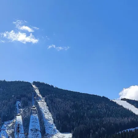 Enjoyharrachov - Atraktivni Slunne Certovka V Centru S Balkonem, Garazovym Parkovanim, Wifi-wlan, Ipad, Sat, Herni Konzoli, Netflix Zdarma A Nejkrasnejsim Vyhledem Na Certovu Horu S Arealem Skokanskych Mustku A Sjezdovku Jen 150m Od Lanovky