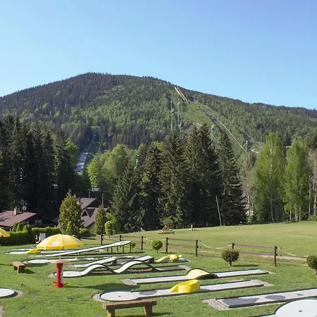 Enjoyharrachov - Atraktivni Slunne Certovka V Centru S Balkonem, Garazovym Parkovanim, Wifi-wlan, Ipad, Sat, Herni Konzoli, Netflix Zdarma A Nejkrasnejsim Vyhledem Na Certovu Horu S Arealem Skokanskych Mustku A Sjezdovku Jen 150m Od Lanovky Harrachov