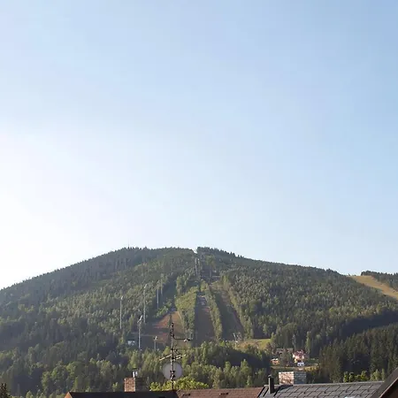 Enjoyharrachov - Atraktivni Slunne Certovka V Centru S Balkonem, Garazovym Parkovanim, Wifi-wlan, Ipad, Sat, Herni Konzoli, Netflix Zdarma A Nejkrasnejsim Vyhledem Na Certovu Horu S Arealem Skokanskych Mustku A Sjezdovku Jen 150m Od Lanovky 公寓