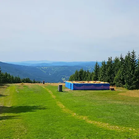 Enjoyharrachov - Atraktivni Slunne Certovka V Centru S Balkonem, Garazovym Parkovanim, Wifi-wlan, Ipad, Sat, Herni Konzoli, Netflix Zdarma A Nejkrasnejsim Vyhledem Na Certovu Horu S Arealem Skokanskych Mustku A Sjezdovku Jen 150m Od Lanovky Apartament Harrachov