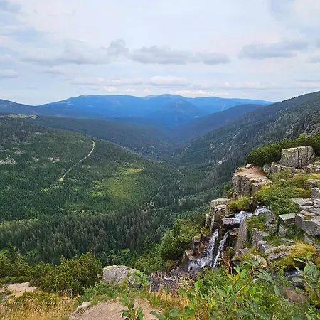 Enjoyharrachov - Atraktivni Slunne Certovka V Centru S Balkonem, Garazovym Parkovanim, Wifi-wlan, Ipad, Sat, Herni Konzoli, Netflix Zdarma A Nejkrasnejsim Vyhledem Na Certovu Horu S Arealem Skokanskych Mustku A Sjezdovku Jen 150m Od Lanovky Apartament