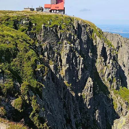 Enjoyharrachov - Atraktivni Slunne Certovka V Centru S Balkonem, Garazovym Parkovanim, Wifi-wlan, Ipad, Sat, Herni Konzoli, Netflix Zdarma A Nejkrasnejsim Vyhledem Na Certovu Horu S Arealem Skokanskych Mustku A Sjezdovku Jen 150m Od Lanovky Apartament Harrachov