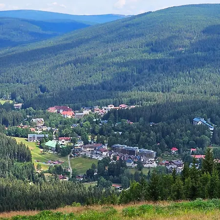 Enjoyharrachov - Atraktivni Slunne Certovka V Centru Harrachova S Garazovym Parkovanim, Wifi-wlan, Sat, Herni Konzoli, Netflix Zdarma A Nejkrasnejsim Vyhledem Na Certovu Horu S Arealem Skokanskych Mustku A Sjezdovku Lägenhet