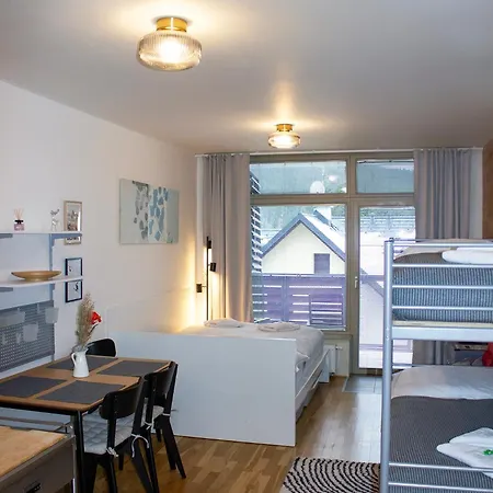 Enjoyharrachov - Atraktivni Slunne Certovka V Centru Harrachova S Garazovym Parkovanim, Wifi-wlan, Sat, Herni Konzoli, Netflix Zdarma A Nejkrasnejsim Vyhledem Na Certovu Horu S Arealem Skokanskych Mustku A Sjezdovku * Harrachov
