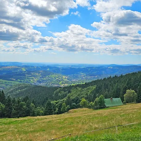 Enjoyharrachov - Atraktivni Slunne Certovka V Centru Harrachova S Garazovym Parkovanim, Wifi-wlan, Ipad, Sat, Herni Konzoli, Netflix Zdarma A Nejkrasnejsim Vyhledem Na Certovu Horu S Arealem Skokanskych Mustku A Sjezdovku Jen 150m Od Lanovky